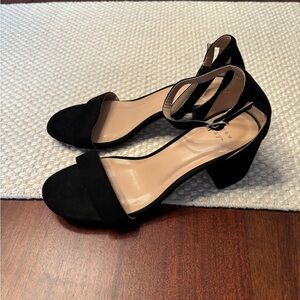 Sz 7.5 A New Day Suede Heel